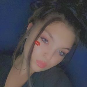 Meet your Posher, Casandra